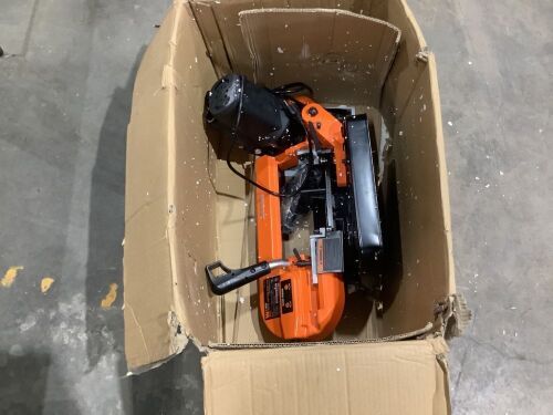 WEN 3975T 4-7/8-inch x 5-inch Metal-Cutting Benchtop Band Saw - Blade is Jammed  - Lot 414