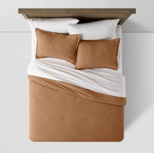 Threshold Flannel Comforter & Sham Set, King  - Lot 419