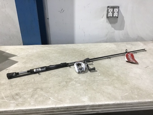 Quantum Throttle II Fishing Pole & Carbonlite Johnny Morris Baitcast Reel - Lot 840