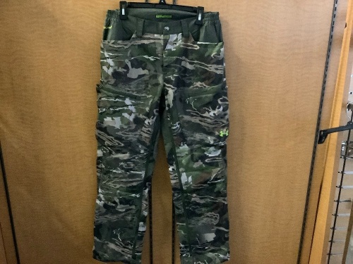 Under Armour Men's Pants, Large, Appears New - Lot 46