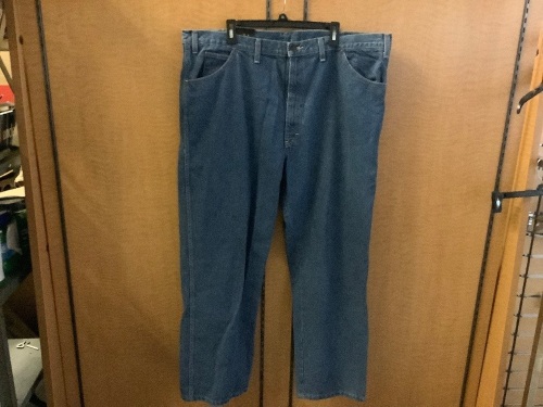 Dickies Relaxed Fit Jeans 44x30, Appears New - Lot 286