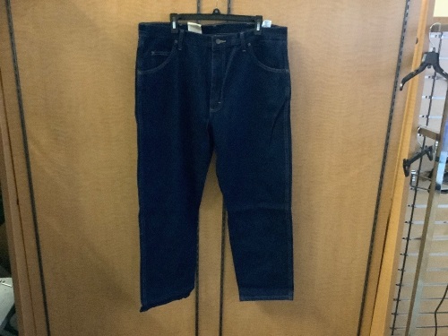 Wrangler Men's Jeans, 40x29, Appears New - Lot 296