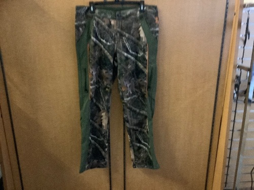 SHE Exp Fleece Pant, Large, Appears New - Lot 318