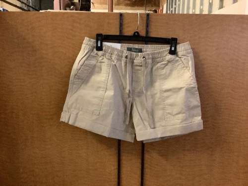 Natural Reflections Women's Shorts, Medium, Appears New - Lot 323