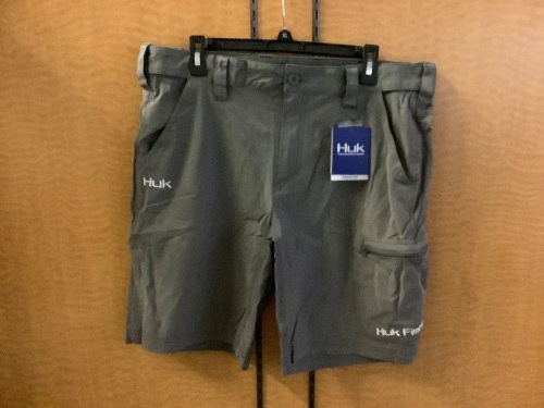 HUK Men's Shorts, XL, Appears New - Lot 343