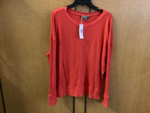 Natural Reflections Pullover, Large, Appears New - Lot 344