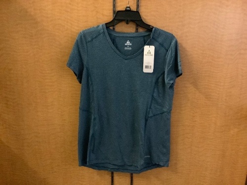 Ascend VNeck Shirt, Medium, Appears New - Lot 359