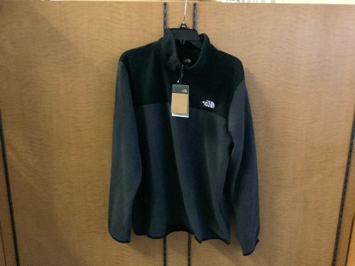 The North Face Men's Pullover, Large, Appears New - Lot 404