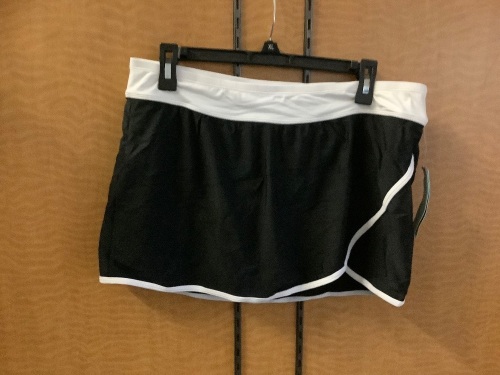 Free Country Women's Shorts, Xl (16) Appears New - Lot 424