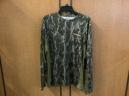Nomad Men's Shirt, Large, Appears New - Lot 453