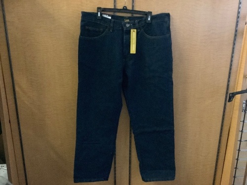 Lee Relaxed Fit Jeans, Men's 38x30, Appears New - Lot 466