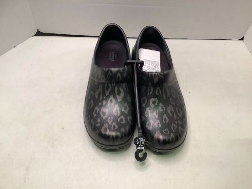 Women's Crocs, 8, Appears New - Lot 506