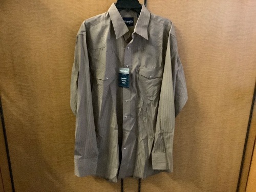 Wrangler Men's Short Sleeve Shirt, XLT, Appears New - Lot 522