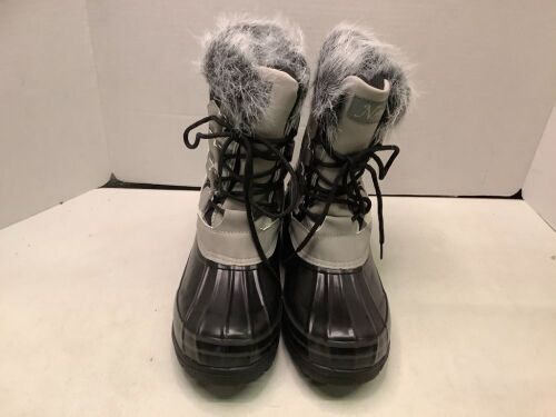 Natural Reflections LumberJill Boots, 8, Appears New - Lot 551