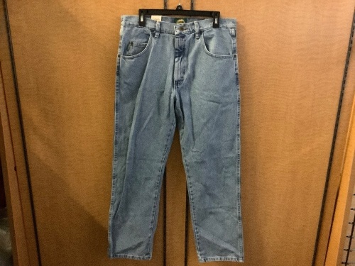 Roughneck Relaxed Fit Men's Jean's 34x30, Appears New - Lot 622