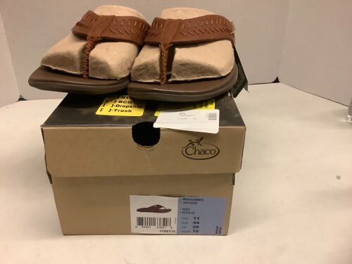 Mens Chaco flip flip brown size 11, ecommerce return - Lot 856