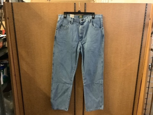 Roughneck Relaxed Fit Jeans, Men's 35x30, Appears New - Lot 890