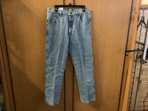 Roughneck Relaxed Fit Jeans, Men's 34x30, Appears New - Lot 988