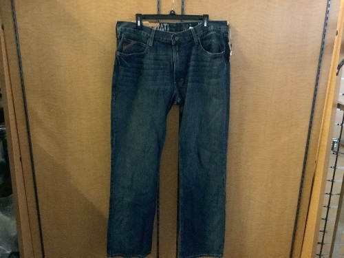 Ariat Men's Jeans 36x34, Appears New - Lot 997