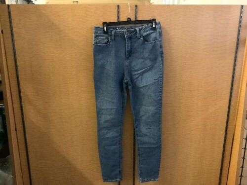 Natural Reflections Women's Jeans, 10A, Appears New - Lot 998