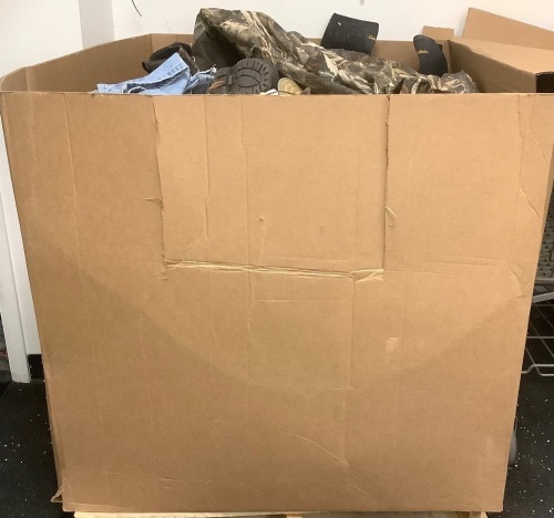 Salvage Pallet, Presorted Items Will Be Broken, Damaged or Have Missing Pieces, E-Commerce Return - Lot 32
