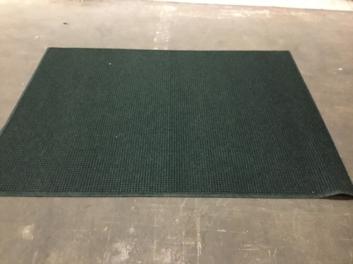 Large Rug - Appears New - Lot 115