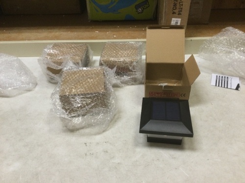 Lot of (4) New Solar Post Cap Lights for 4x4 Post - Lot 208