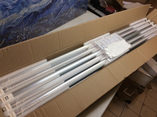 Case of (25) HMINLED 4FT T8 LED Tube Light Bulbs 48" 22W 6000K Cool White Fluorescent Replacement Dual-end Powered Ballast Bypass Fixture, Clear Cover - New  - Lot 537