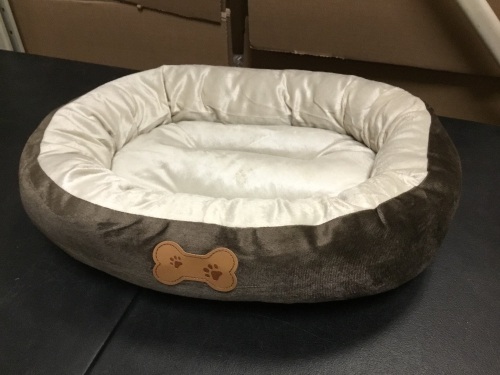 Petmate 16" x 20" Oval Pet Bed - Appears New  - Lot 657