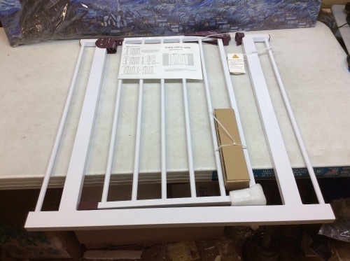 Greensen Adjustable Baby Safety Gate - E-Comm Return, Appears New  - Lot 943