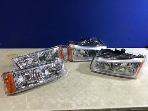 Headlights for 2003-2006 Chevrolet Silverado Avalanche 1500 2500 3500 - Lot 533
