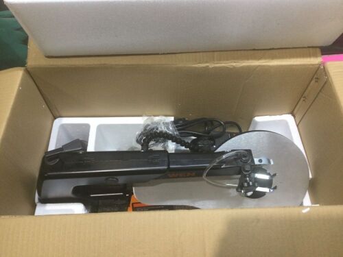 WEN 3921 16-Inch Two-Direction Variable Speed Scroll Saw with Work Light - Lot 792