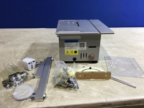 Mini Table Saw  - Lot 1075