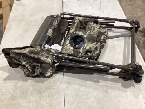 Game Winner Ultimate Hunting Chair - Tear in Fabric/Stitching - Lot 1100