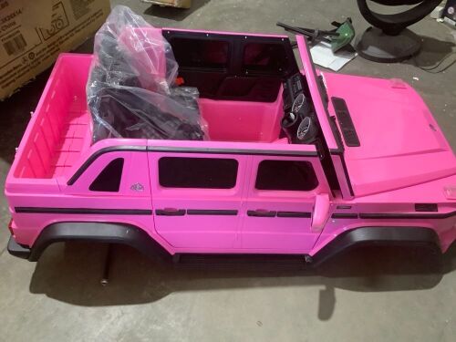 12V Licensed Mercedes-Benz Kids Ride On Car - Lot 1137