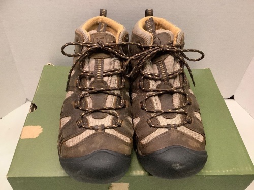 Keen Siskiyou Mid, Men's 9, Some Scuffs, Ecommerce Return - Lot 139