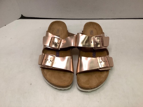 Birkenstock Women's 6, Ecommerce Return, Dirty - Lot 140