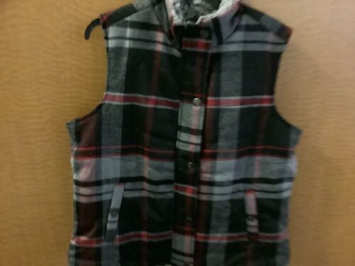 Natural Reflections Plaid and Sherpa Vest, Large, Appears New - Lot 240