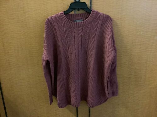 Natural Reflections Cable Pullover, Small, Appears New - Lot 243