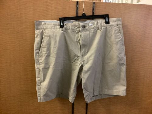Red head Men's Shorts, 42, Appears New - Lot 260