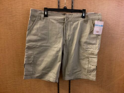 Dickies Women's Shorts, 18, Appears New - Lot 293