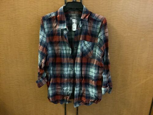 Natural Reflections Women's Flannel, Large, Appears New - Lot 320