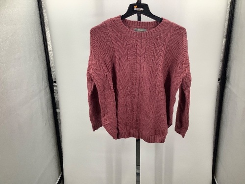 Natural Reflections Cable Pulloer, Large, Appears New - Lot 338