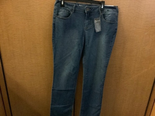 Natural Reflections Women's Jeans, 12, Appears New - Lot 820