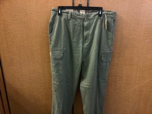 Red Head Men's Pants, 35x32, Appears New - Lot 824