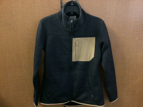 Ascend Exploration Pullover, Medium, Appears New - Lot 832