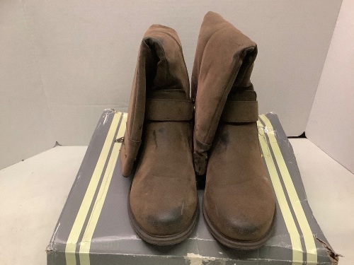 Natural Reflections Women's Boots, 9, Some Scuffs, Ecommerce Return - Lot 849