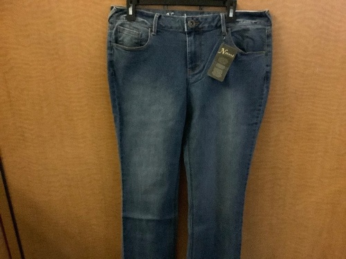 Natural Reflections Women's 12, Appears New - Lot 862