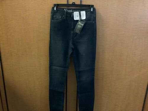 Natural Reflections Women's Jeans 2A, Appears New - Lot 893