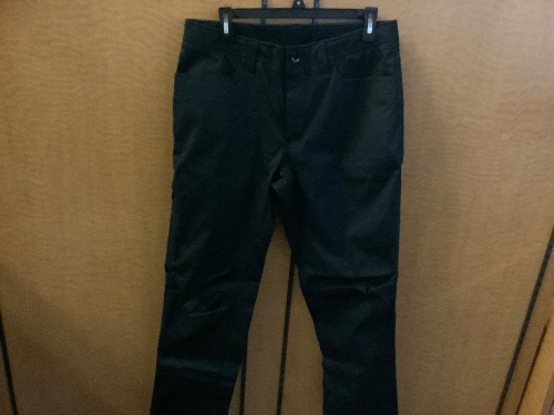 Under Armour Men's Pants, 32/32, Appears New - Lot 913